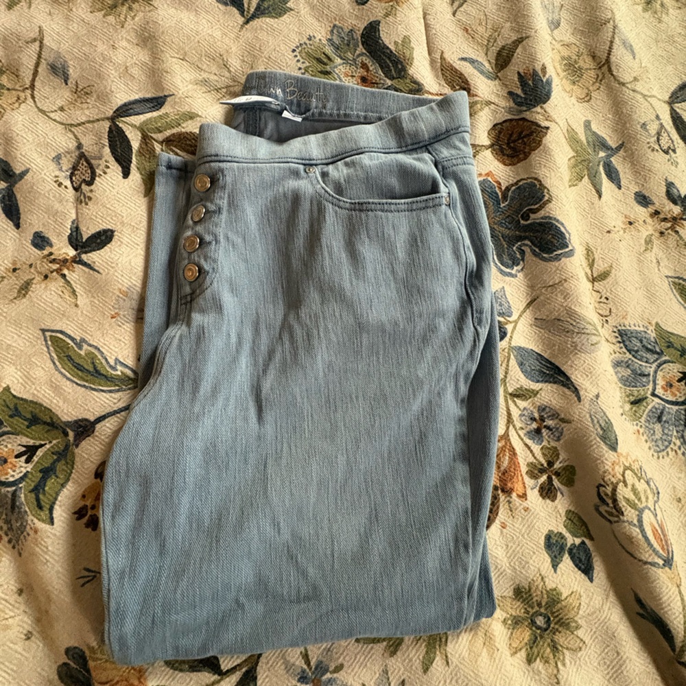 Belle By Kim Gravel Flexible Light Wash Straight Leg Cropped Jeans